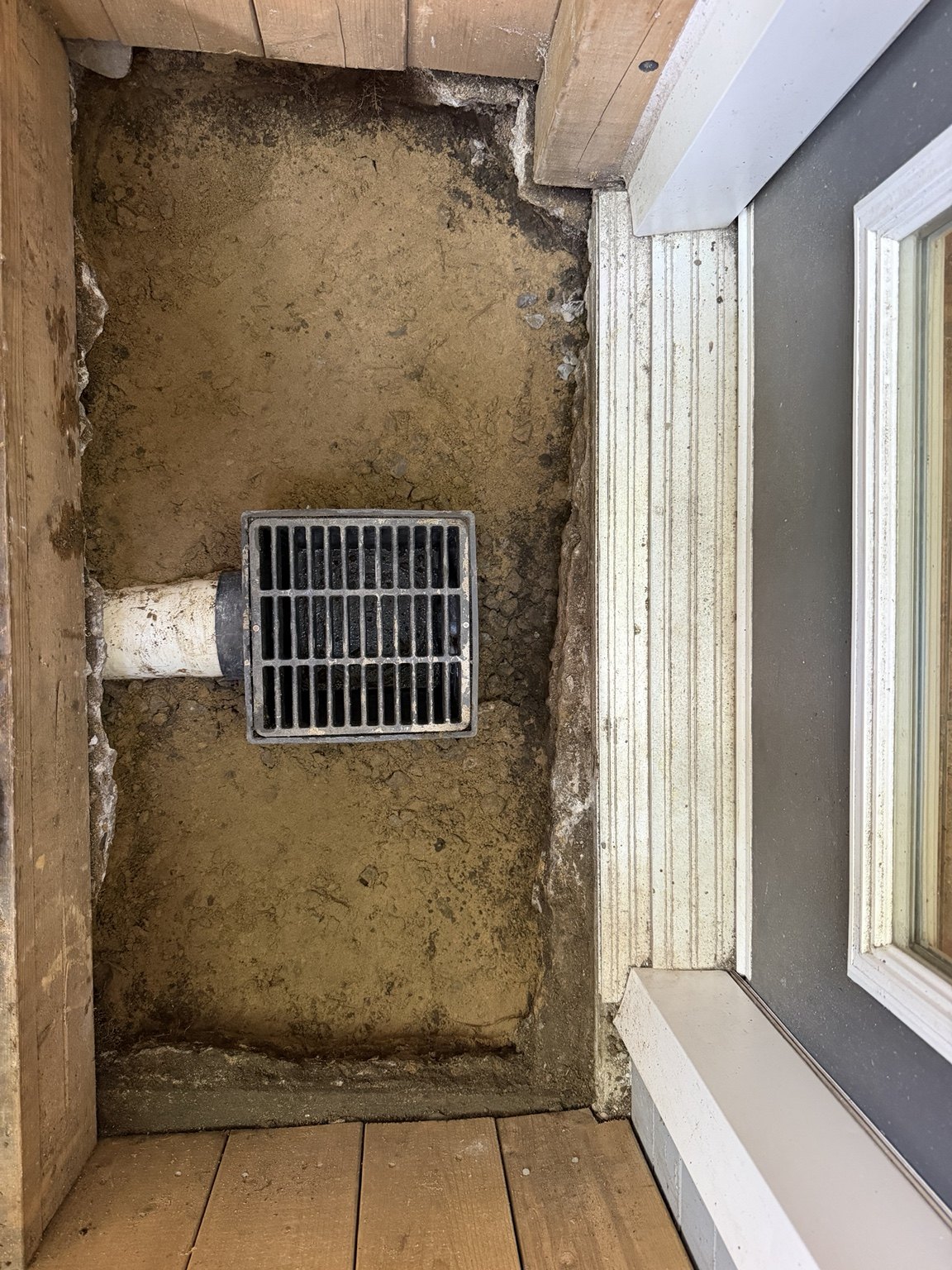 Drain positioned in the prepared entrance landing